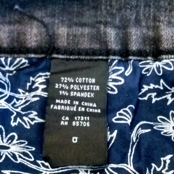 Harlow-Sophia Black Denim Cuff Shorts - Picture 5 of 8